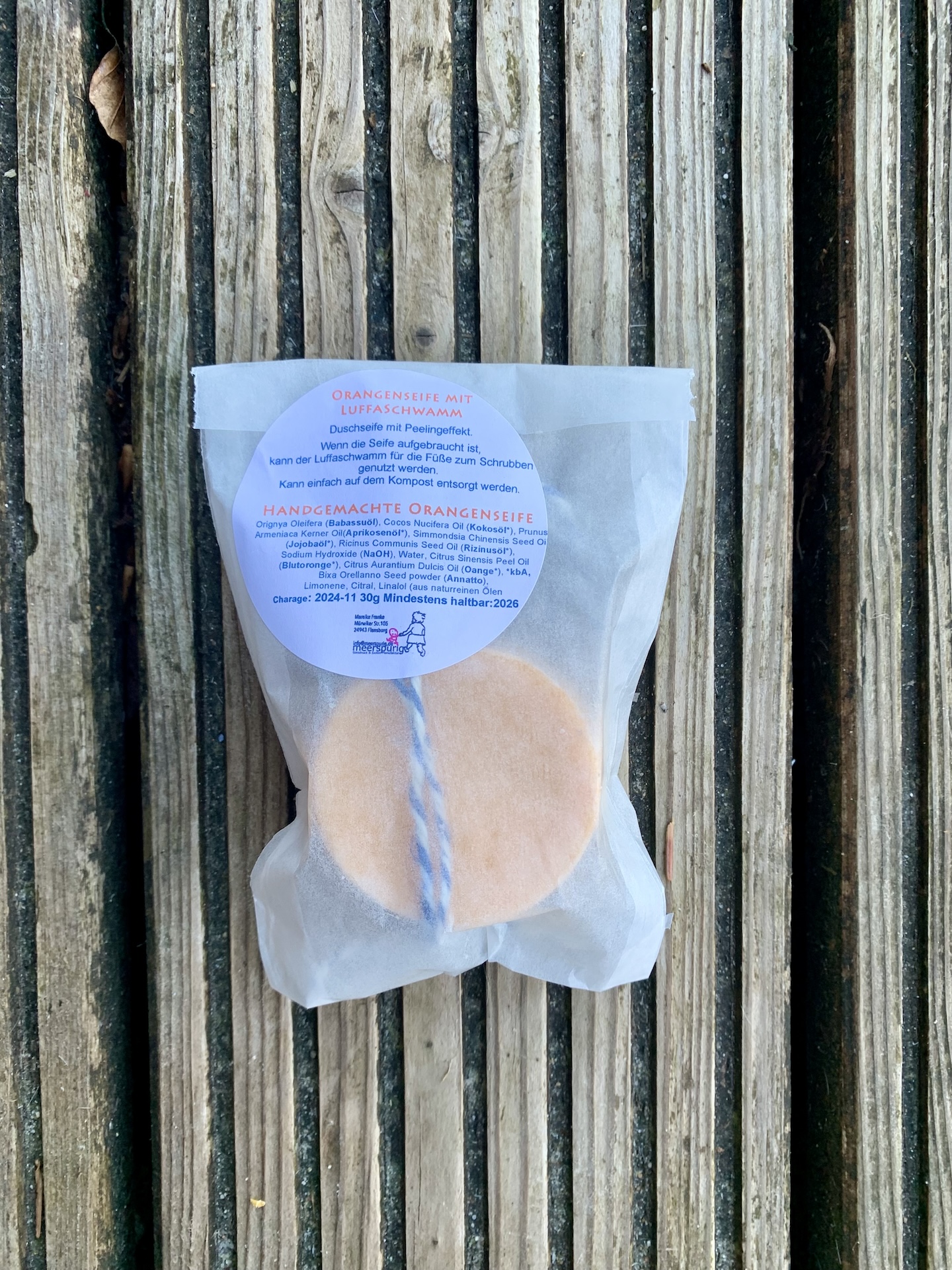 handgemachte duschorangenseife mit luffaschwamm handgemachte duschorangenseife mit luffaschwamm