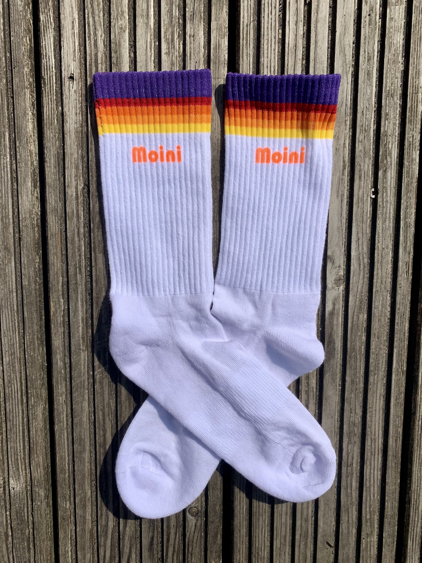 Flensburger Socken mit Moini - bunten Streifen Flensburger Socken mit Moini und bunten Streifen, handbedruckt