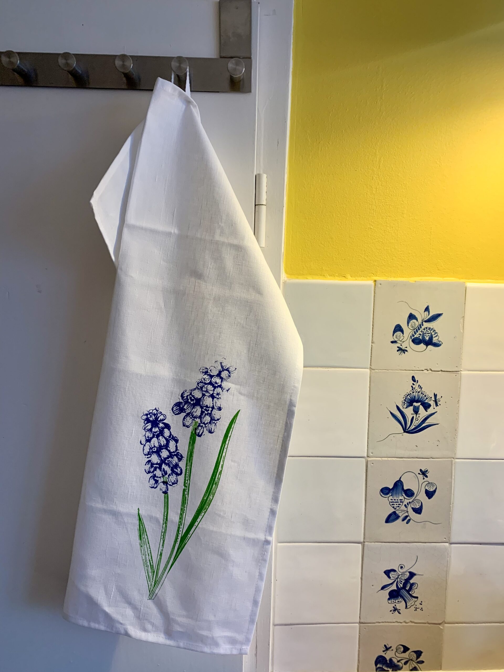 Österliches geschirrhandtuch mit hyazinthe Österliches geschirrhandtuch mit hyazinthe