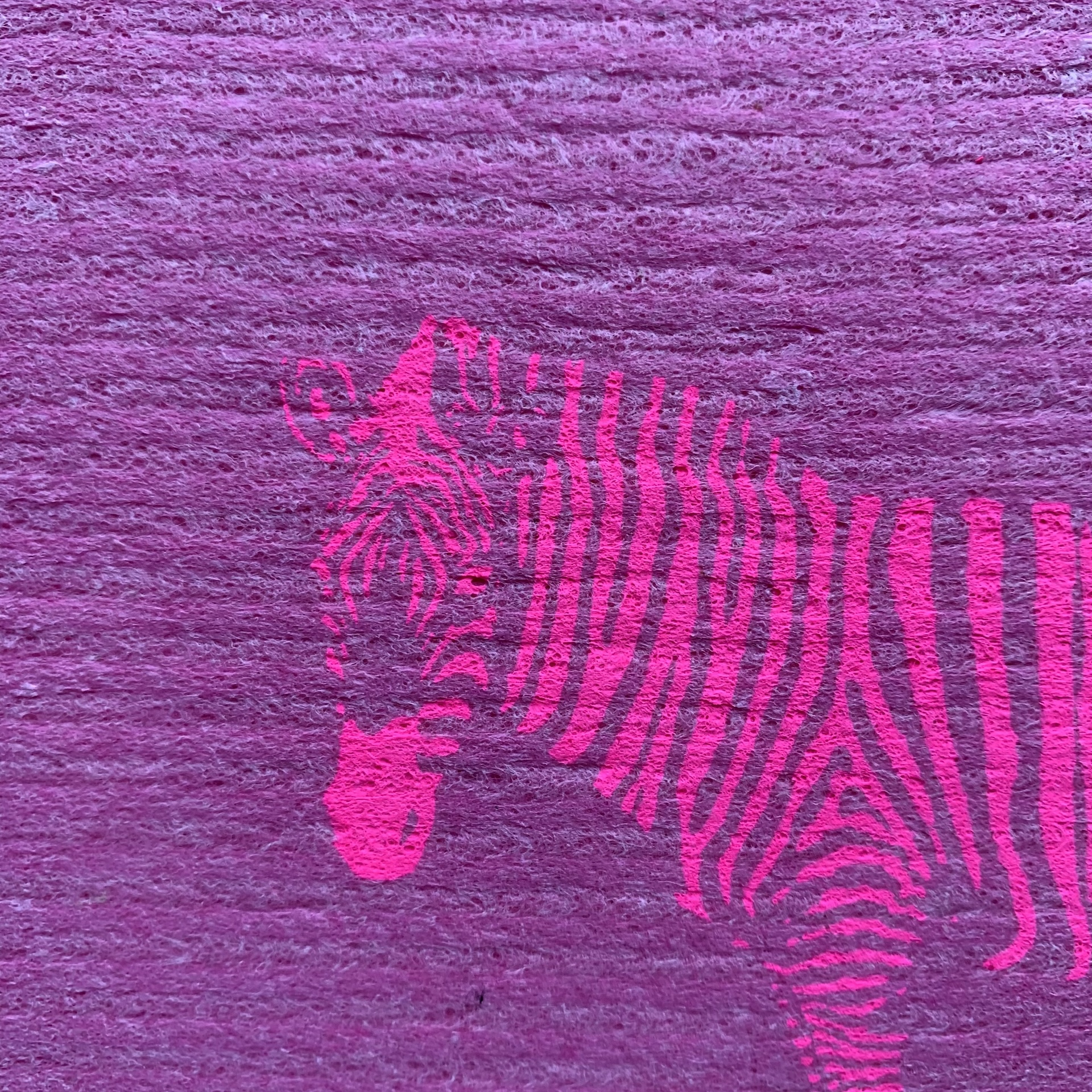 Schwammtuch mit pinkem Zebra Handbedrucktes Schwammtuch mit pinkem Zebra