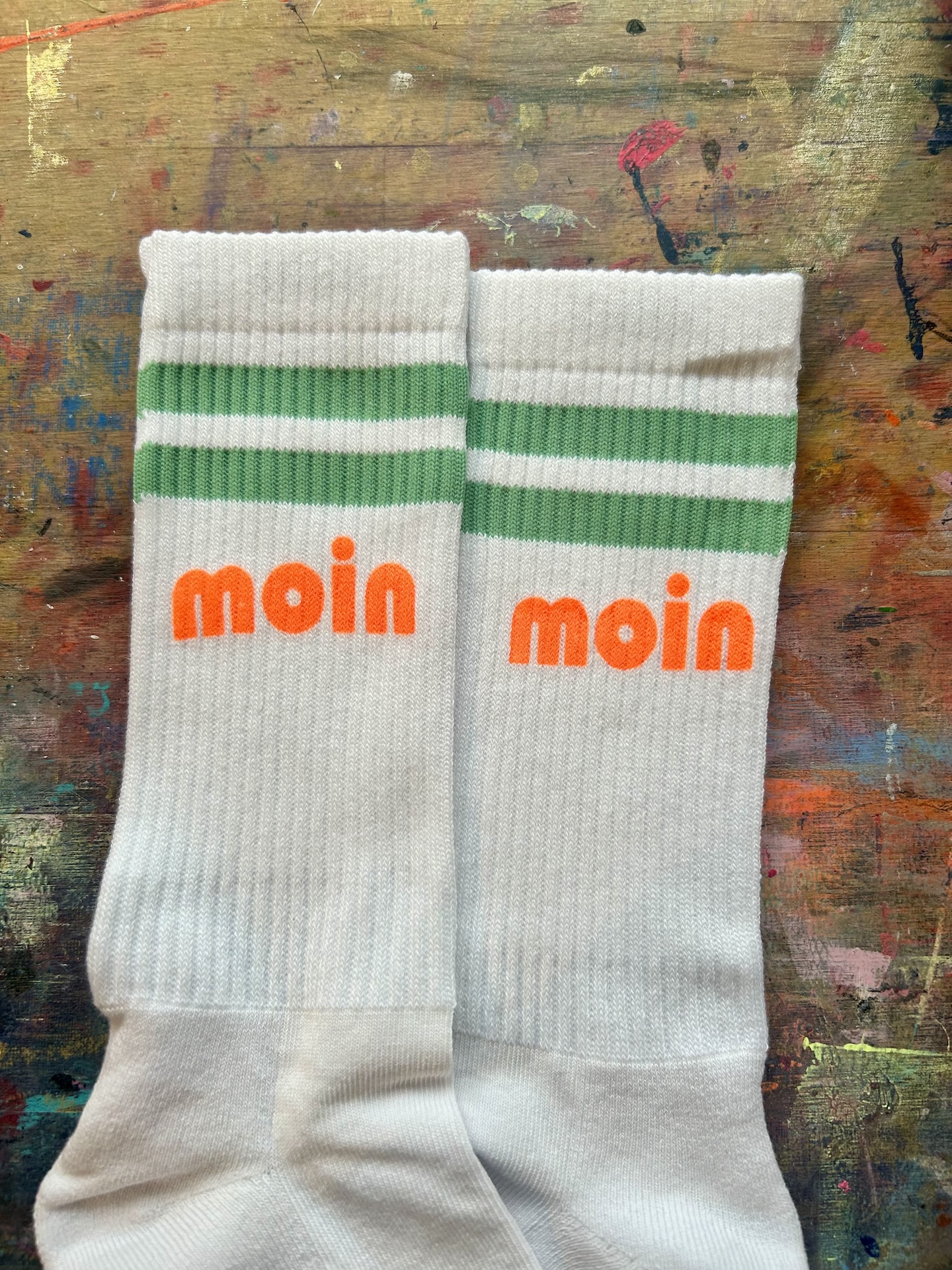 Flensburger Socken mit Moin Flensburger Socken mit Moin - grün handbedruckt in Flensburg