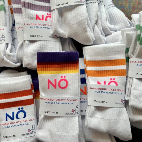 Flensburger Socken mit Nö - handbedruckt in Flensburg