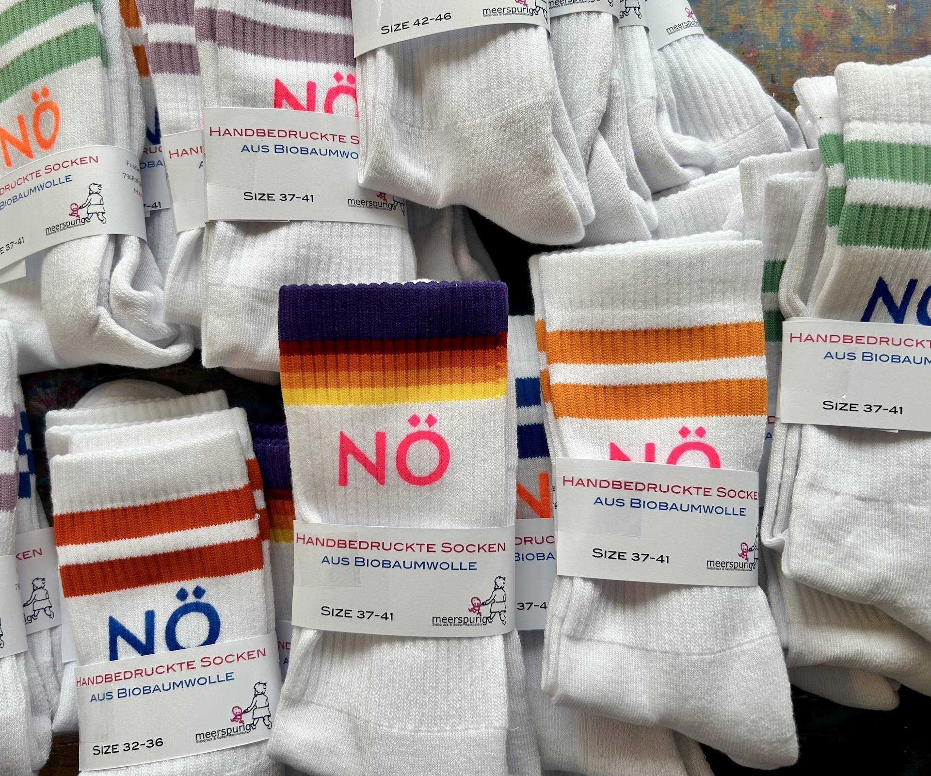 Flensburger Socken mit Nö Flensburger Socken mit Nö - handbedruckt in Flensburg
