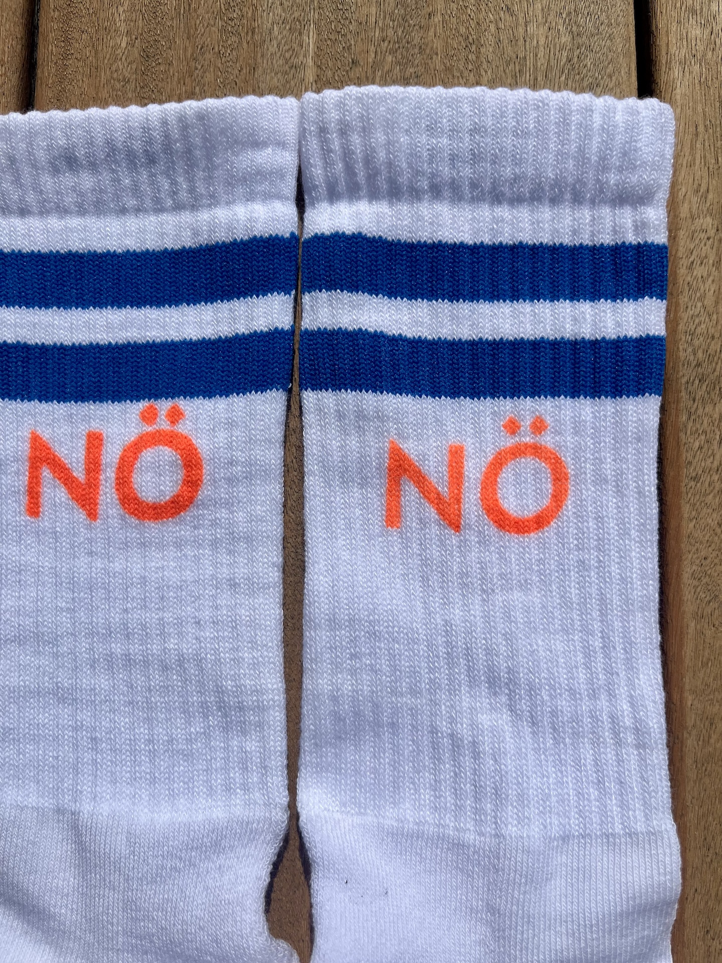 Flensburger Socken mit Nö Flensburger Socken mit Nö - blau handbedruckt in Flensburg
