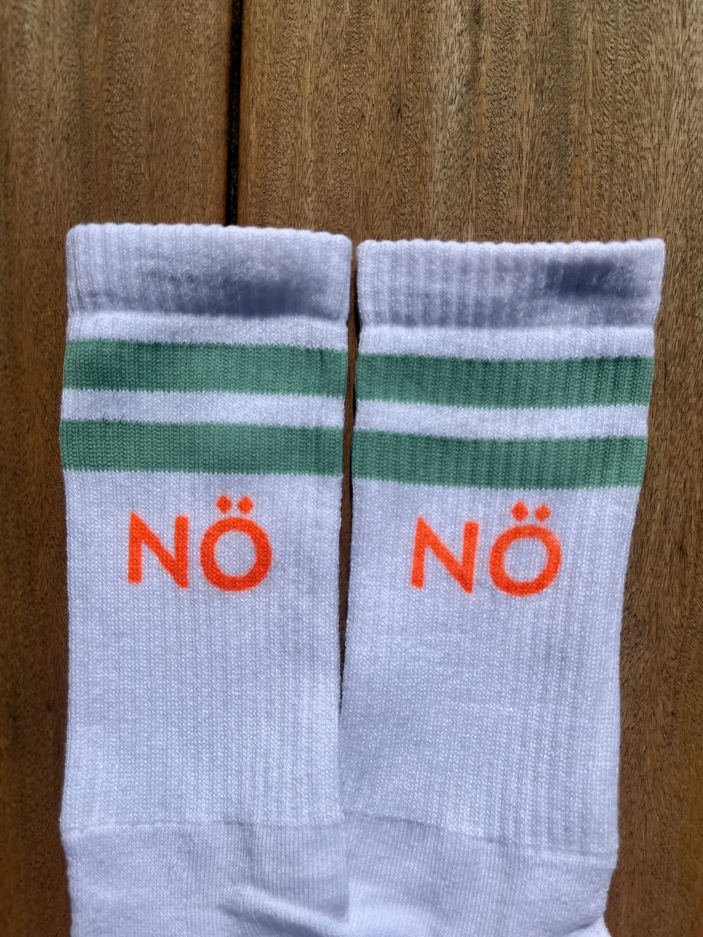 Flensburger Socken mit Nö Flensburger Socken mit Nö - grün handbedruckt in Flensburg