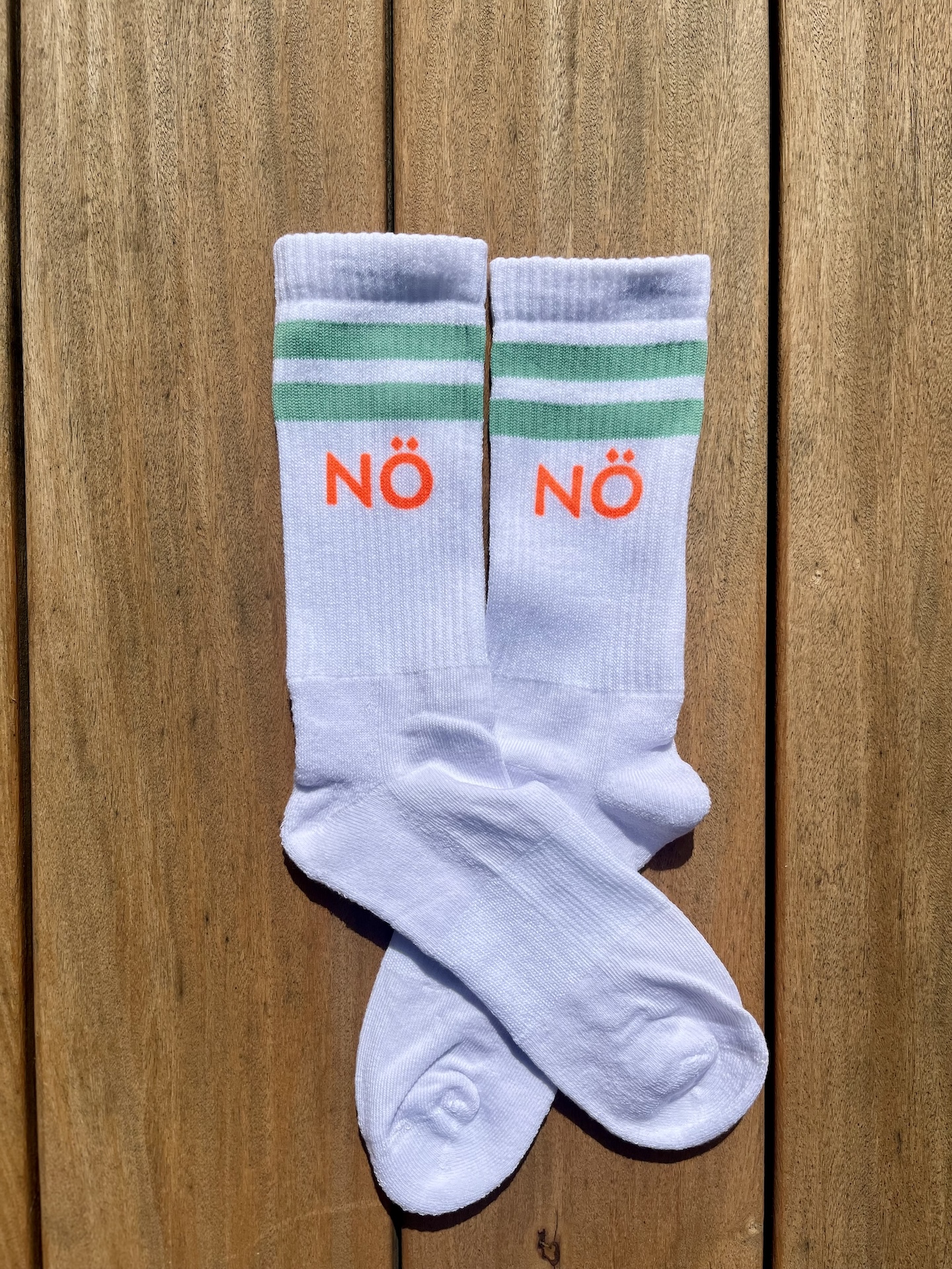 Flensburger Socken mit Flensburger Socken mit Nö - grün handbedruckt in Flensburg